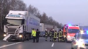 Caz uluitor pe o autostradă din Germania! Un șofer de TIR a murit în timp ce dădea declaraţii poliţiştilor