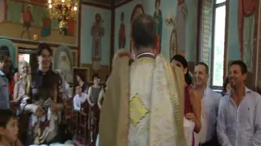 Am aflat cine e barbatul care si-a palmuit si tavalit iubita blonda in parcare, la Mamaia! E cumatrul unui celebru cantaret