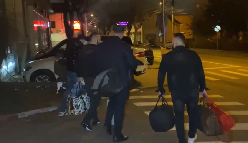 La ieșirea din arest, Alex Bodi a avut printre bagaje inclusiv o husă Viggo, firma lui Cătălin Botezatu