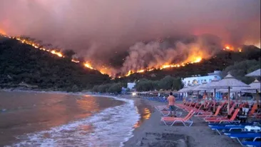 Stare de ALERTĂ în GRECIA! Incendii devastatoare au afectat capitala elenă, punând în pericol turiştii, printre care se află şi zeci de români!