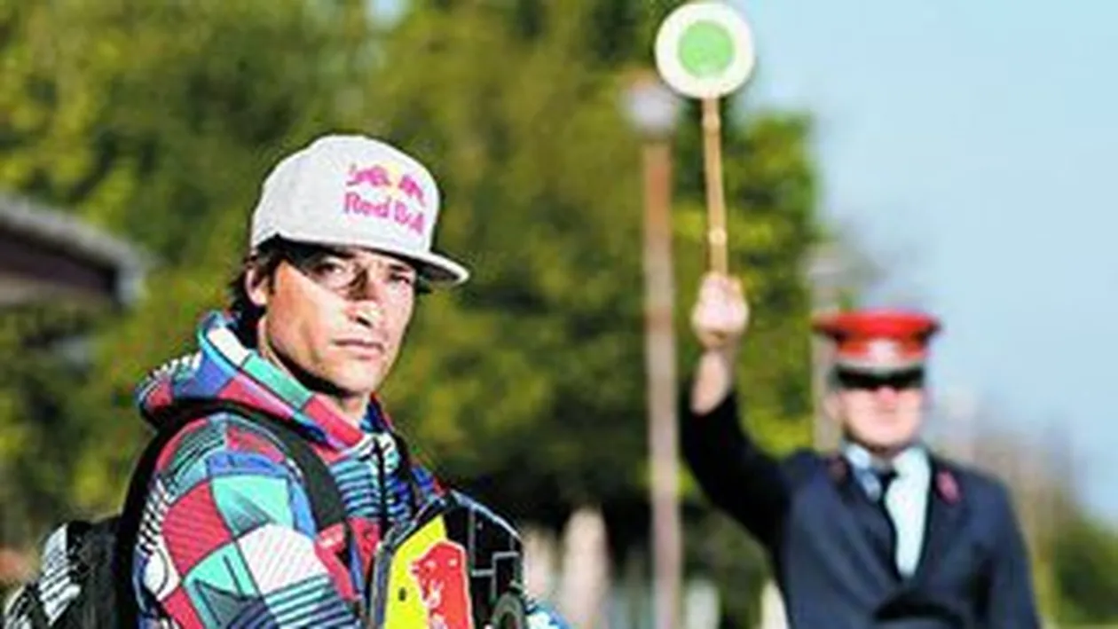 Premiera mondiala pe Lacul Techirghiol: un tanar s-a dat cu placa legat de tren