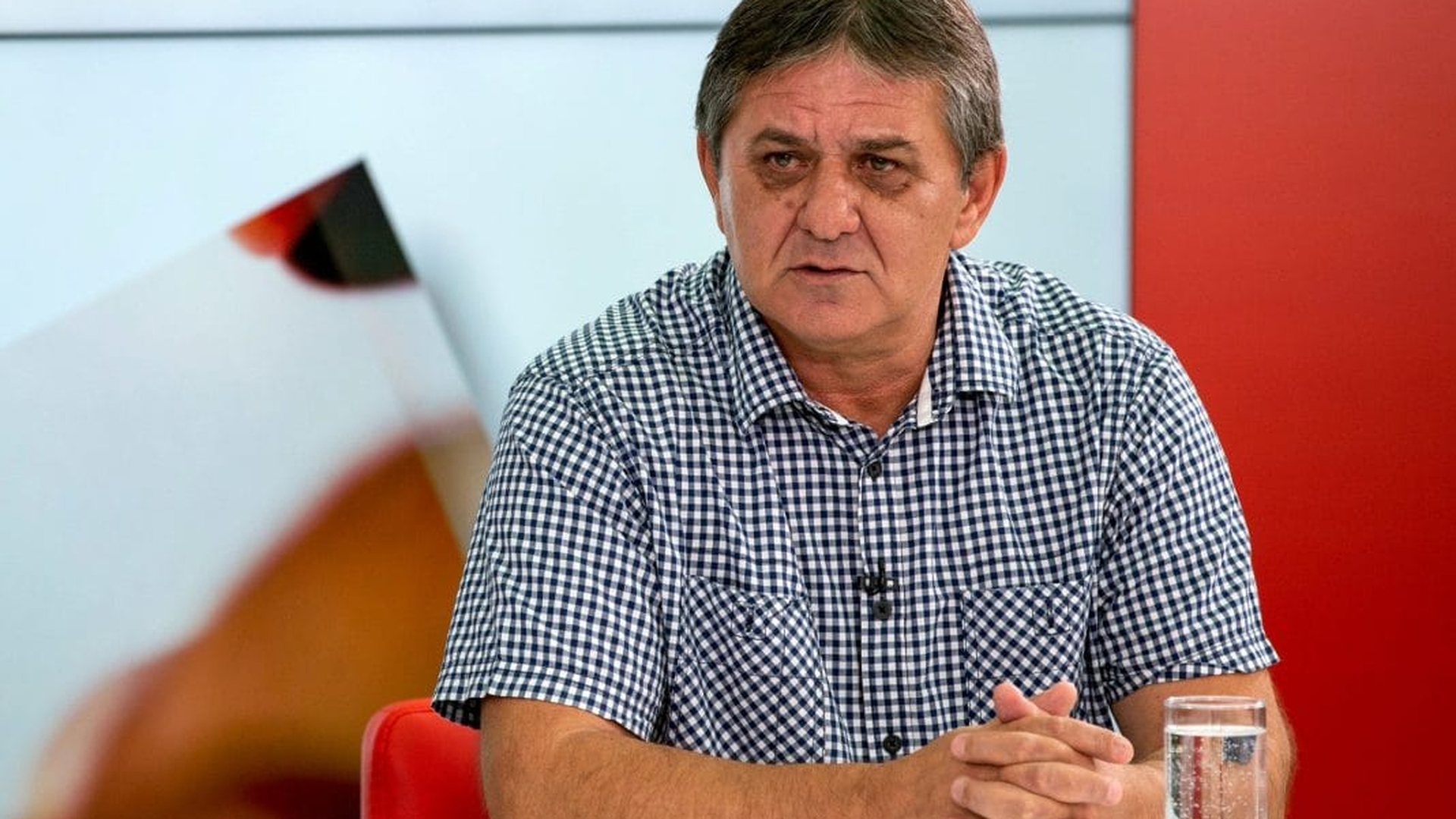 Marius Lăcătuș a rămas fără permis pentru 60 de zile! Ce a fost surprins de polițiști făcând în zona Gării de Nord. S-a ales și cu o amendă usturătoare!