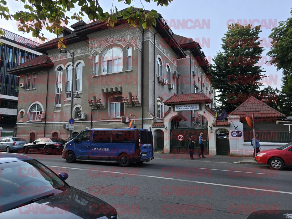Ce se întâmplă acum în fața spitalului unde a murit Ion Iliescu EXCLUSIV