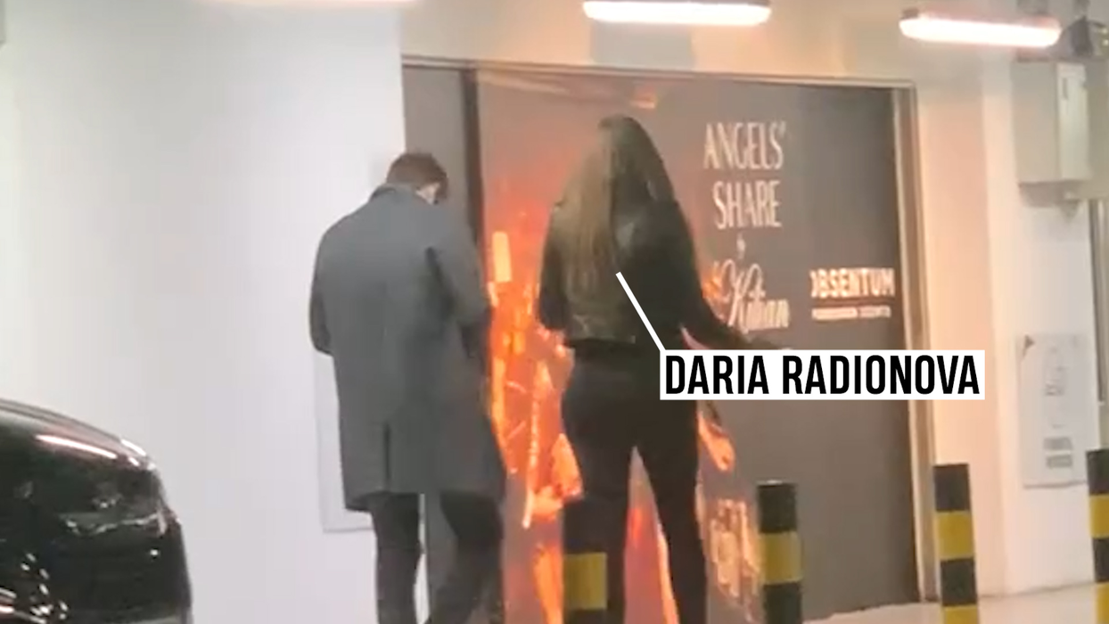 Daria Radionova a mers la mall însoțită de un "ghid"