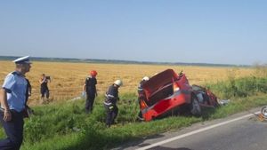 Accident grav pe DN 2 A! Două persoane au murit şi traficul a fost întrerupt după ce o maşină s-a izbit de o cisternă cu azot