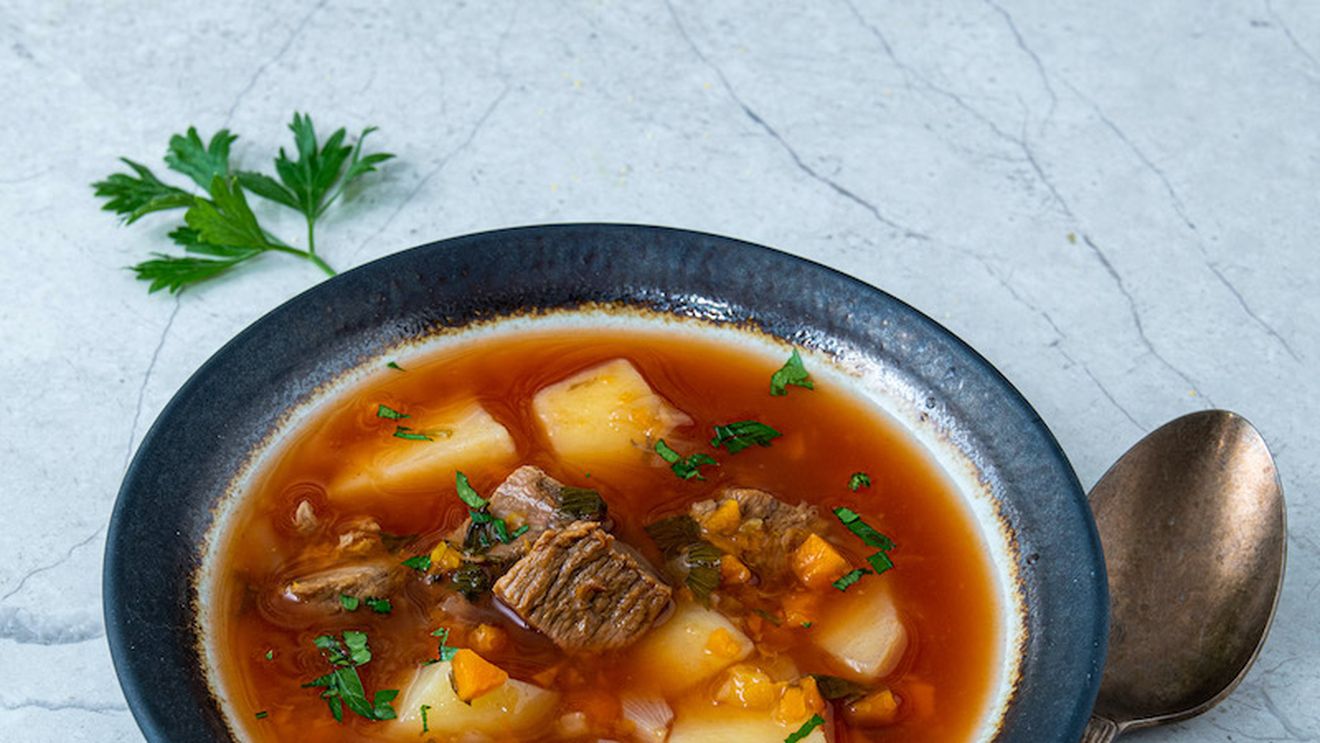 Ingredientul toxic pe care gospodinele îl pun mereu în ciorbă. Te poate îmbolnăvi