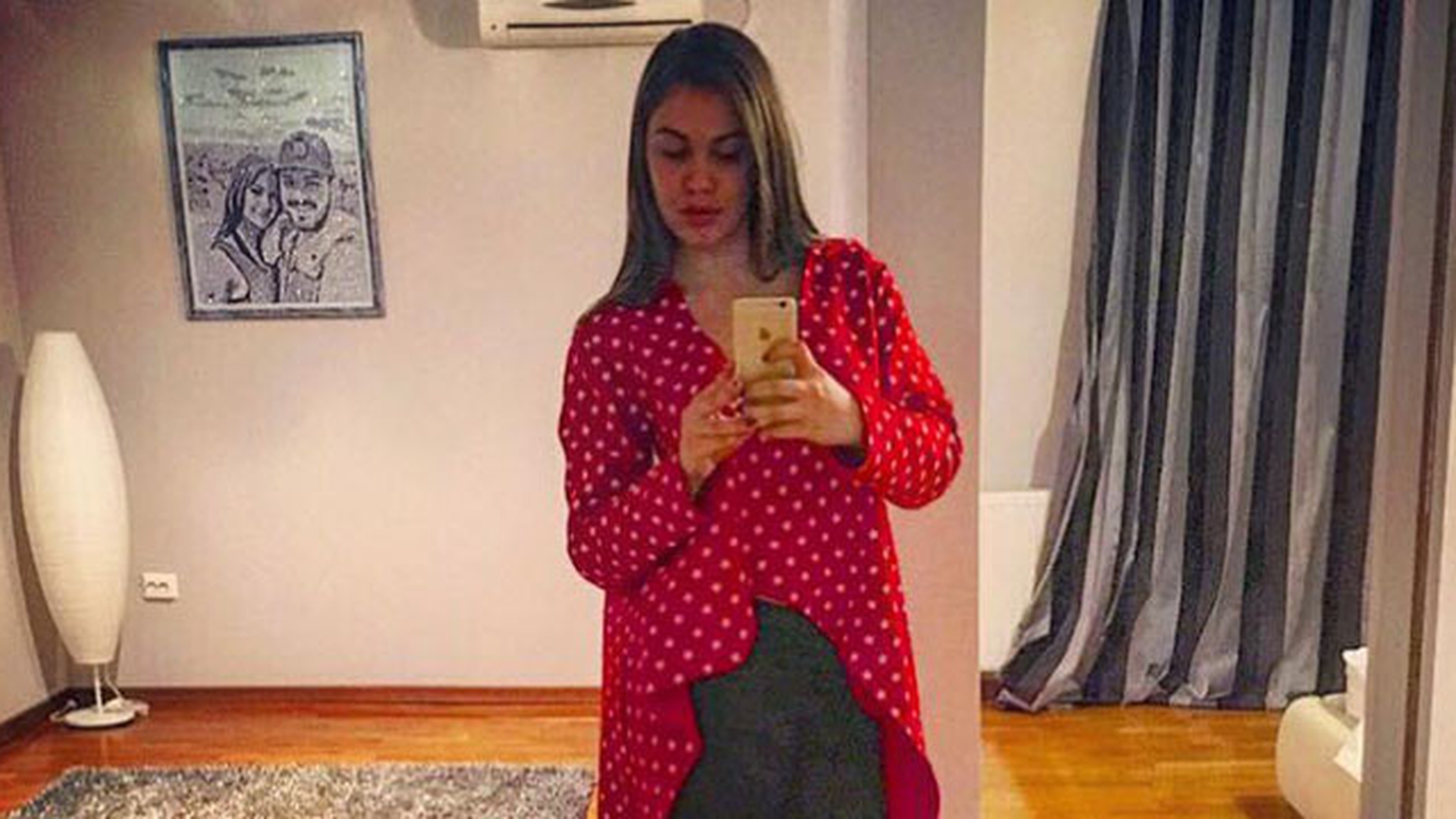 Fiica lui Florin Salam, cu sanii la vedere! Betty e din ce in ce mai indrazneata!