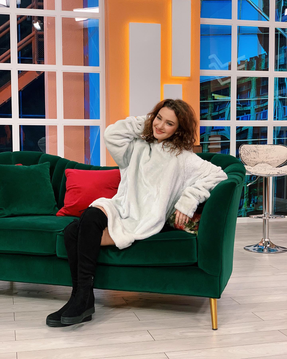 Olga Verbițchi, îngenuncheată de moartea bunicului ei: “M-am trezit plângând și aș fi vrut să fie un vis”. Câștigătoarea de la X Factor i-a adus un tribut emoționant | VIDEO