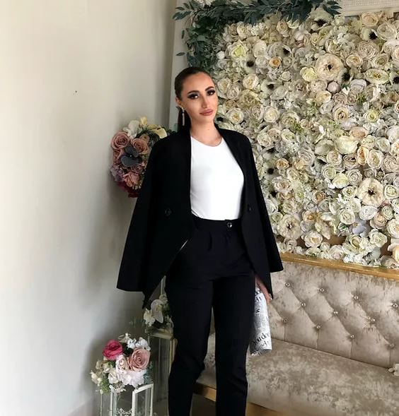 Ce bombă-sexy e sora lui Tavi Popescu! „Bunăciunea” nu ratează niciun meci al FCSB-ului | GALERIE FOTO