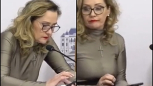 Primărița Elena Lasconi prinsă în ședința Consiliului Local în timp ce butona de zor. Edilul din Câmpulung nu și-a dezlipit degetele de tastatură
