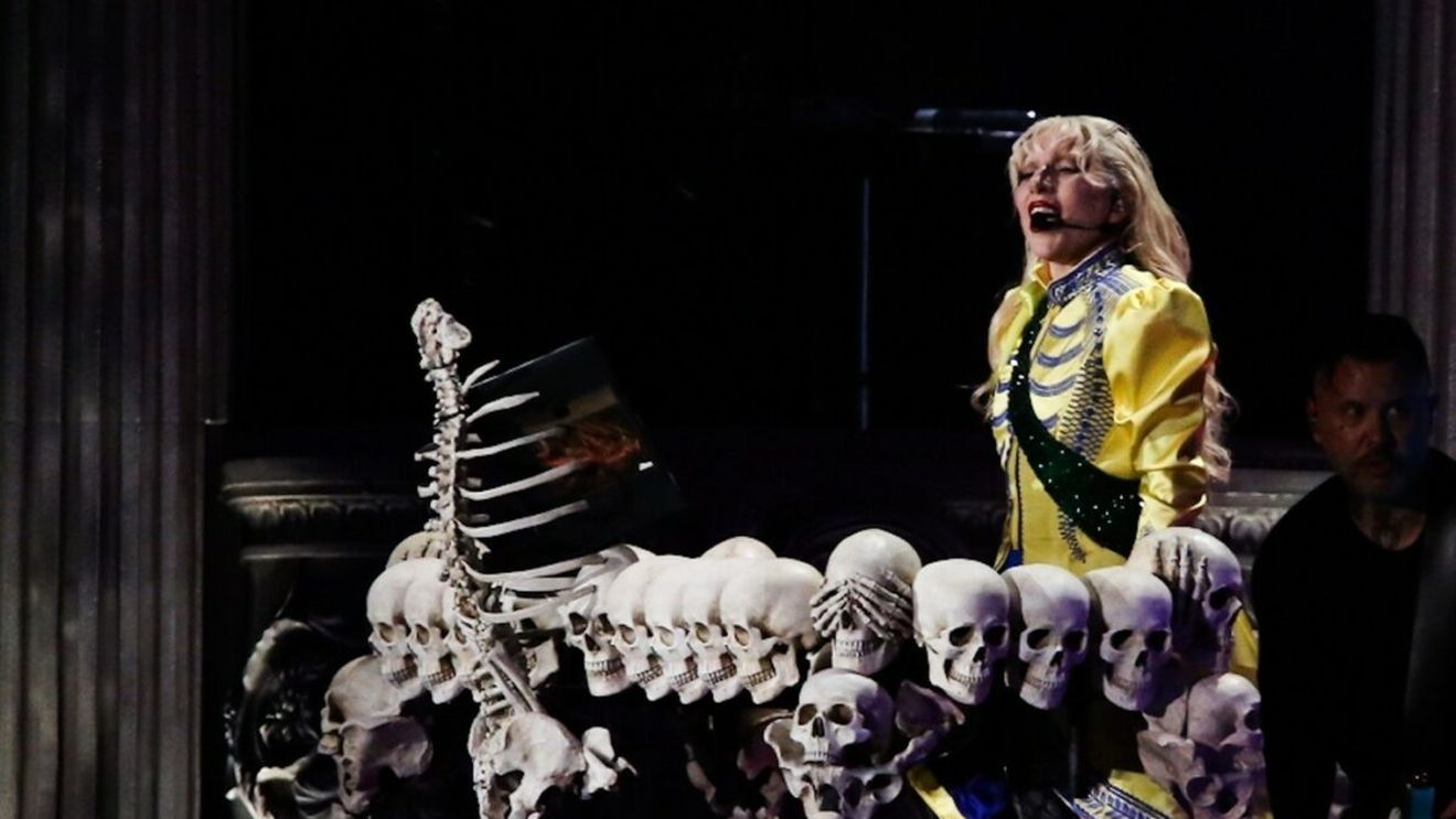 Ritualuri sataniste și atentate cu explozibili la un concert uriaș cu două milioane de oameni în public