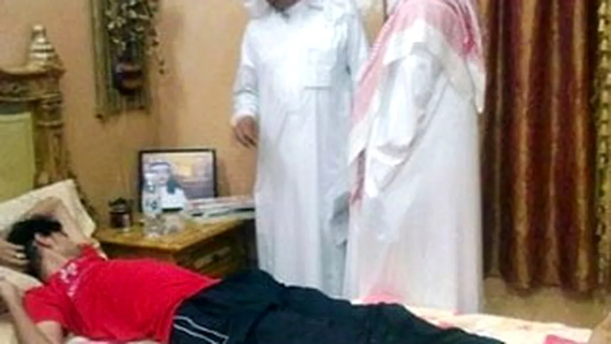 Un tanar de 29 de ani, tinut in lanturi de sase ani, pentru ca e posedat de spiritul diabolic al unei femei