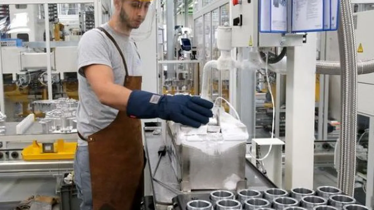 Proiect: Impozit de 0% pentru elevii peste 16 ani care muncesc cu contract part-time