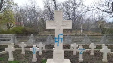 Act “iresponsabil, barbar şi criminal” care pune în pericol pacea. Ce s-a întâmplat cu crucile soldaților români dintr-un cimitir din Moldova