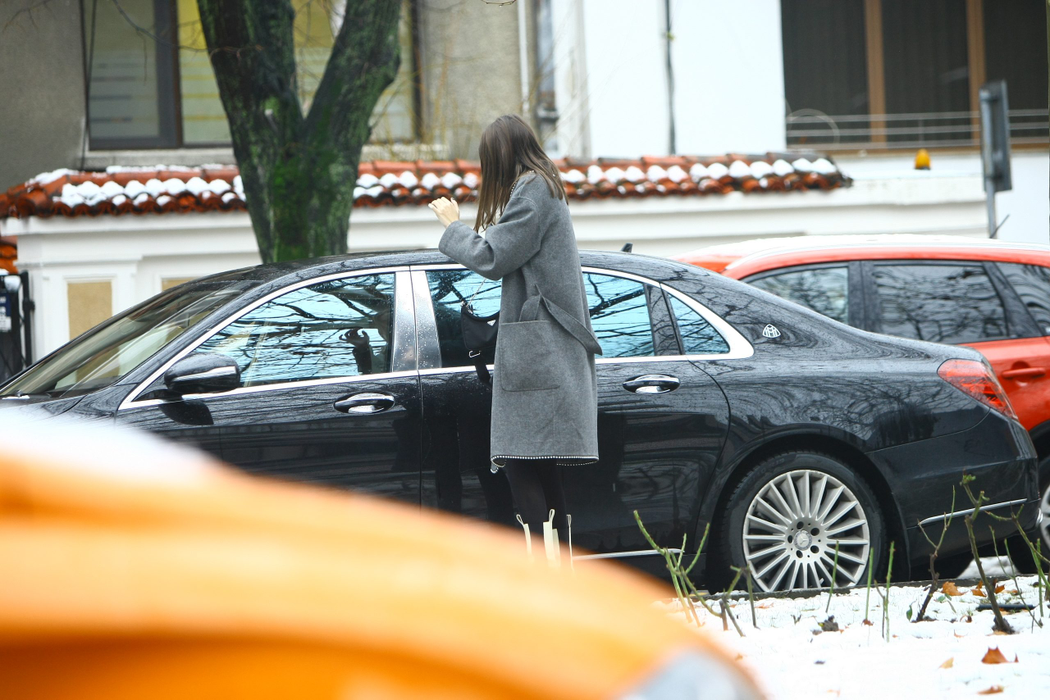 Rebecca Prodan Reghecamp a făcut senzație prin București cu Maybach-ul de 200.000 de euro.