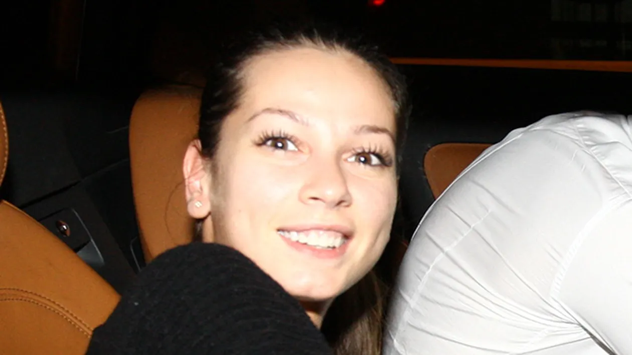 A rasarit soarele si pe strada ei! El este noul iubit al Iulianei Luciu! Radiaza de fericire in preajma misteriosului barbat