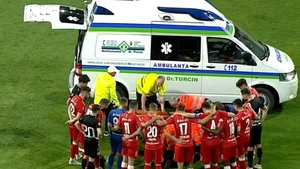 Clipe de panică în timpul meciului dintre UTA Arad și Hermannstadt! Un fotbalist s-a prăbușit inconștient pe gazon