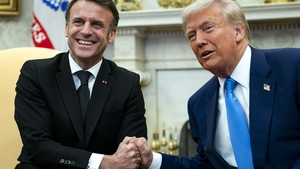 De ce l-a întrerupt Emmanuel Macron pe Donald Trump: "Ca să înțelegeți ..."