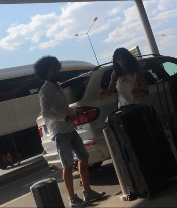 Vedeta a fost condusă la aeroport de un amic