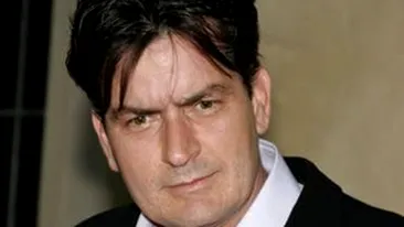 Charlie Sheen se bucura de insuccesul seriei Doi barbati si jumatate! Ashton face si el ce poate!