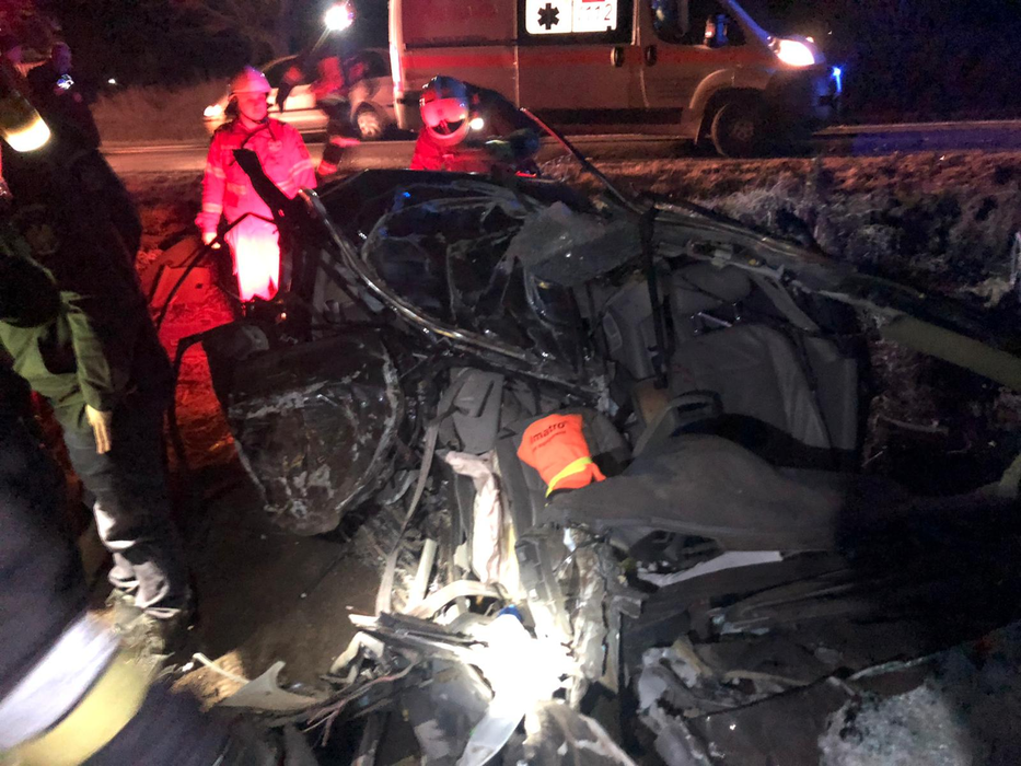 Un tânăr a murit în urma unui accident violent produs în Suceava. Nu a avut nicio șansă la viață, mașina a fost transformată într-un ghem de fiare