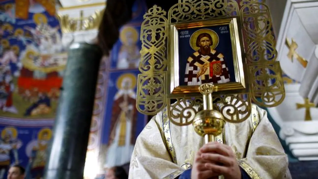 Un preot din Constanța, acuzat că a montat camere video în baie pentru a urmări o minoră