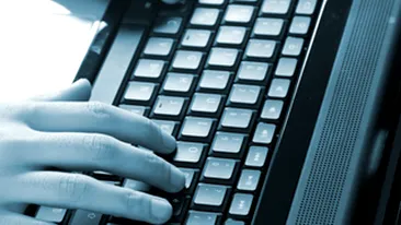 Hackerul Micul Fum, cel care a spart conturile de e-mail ale mai multor vedete, a fost prins in Arad