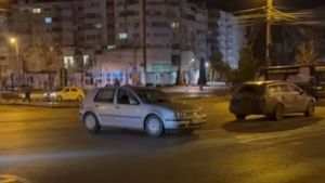 Mașină suspectă fără șofer pe străzile din Botoșani. Imaginile au devenit virale