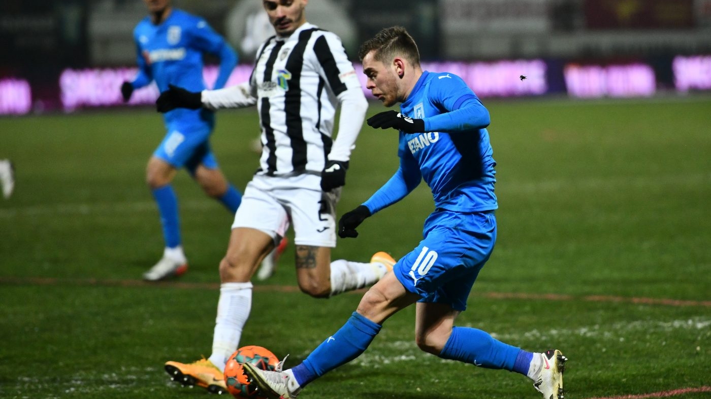 Ținuți în șah de Astra la Giurgiu, oltenii pierd teren în fața FCSB și CFR Cluj!