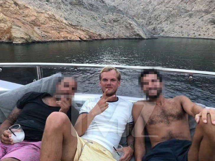 Ultima poză cu DJ Avicii în viață! Se distra pe un yacht, cu băutură la discreție