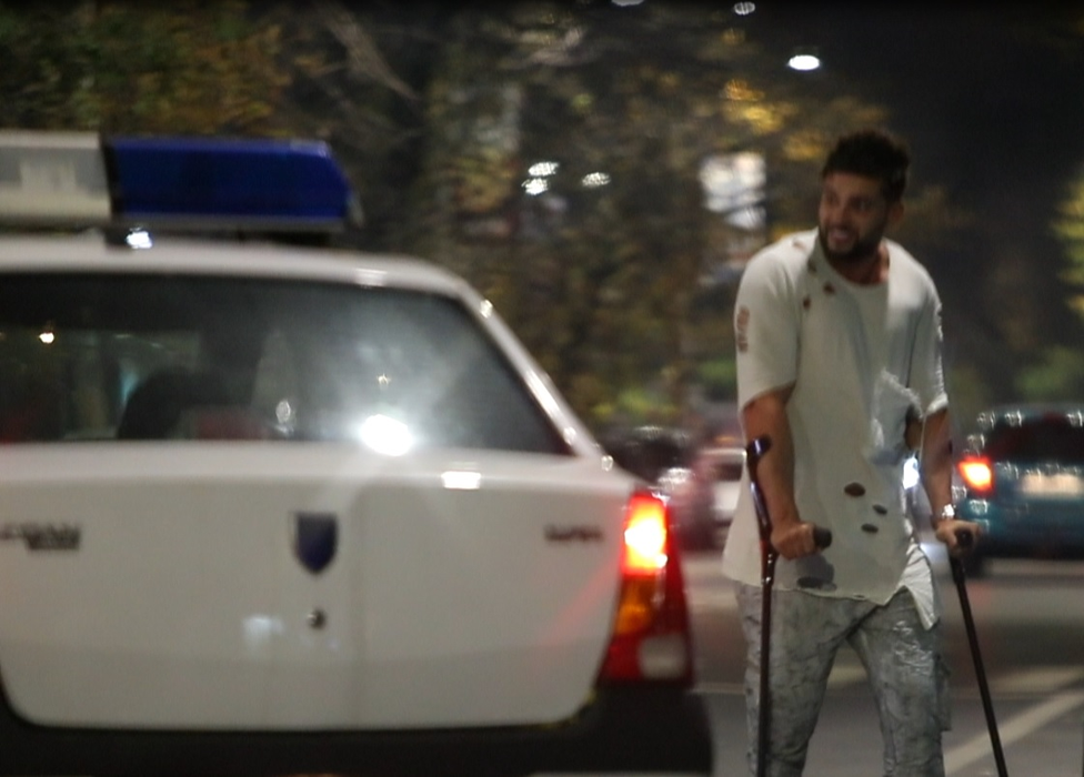 O sexy-polițistă & colegul ei l-au ”reținut” pe Dorian Popa în trafic!
