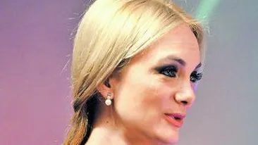 Femeile care raspund pentru guvernanti seamana bine intre ele. Purtatoare de cuvant la indigo!