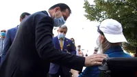 Premierul Orban a comis-o! A întrebat un bătrân ce viteză prinde scaunul cu rotile în care se afla. Apoi a mai făcut o gafă… Video viral