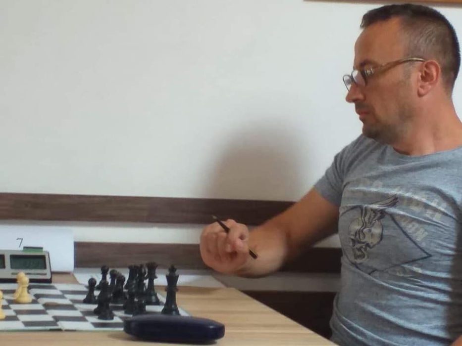 Campionul, la masa de șah