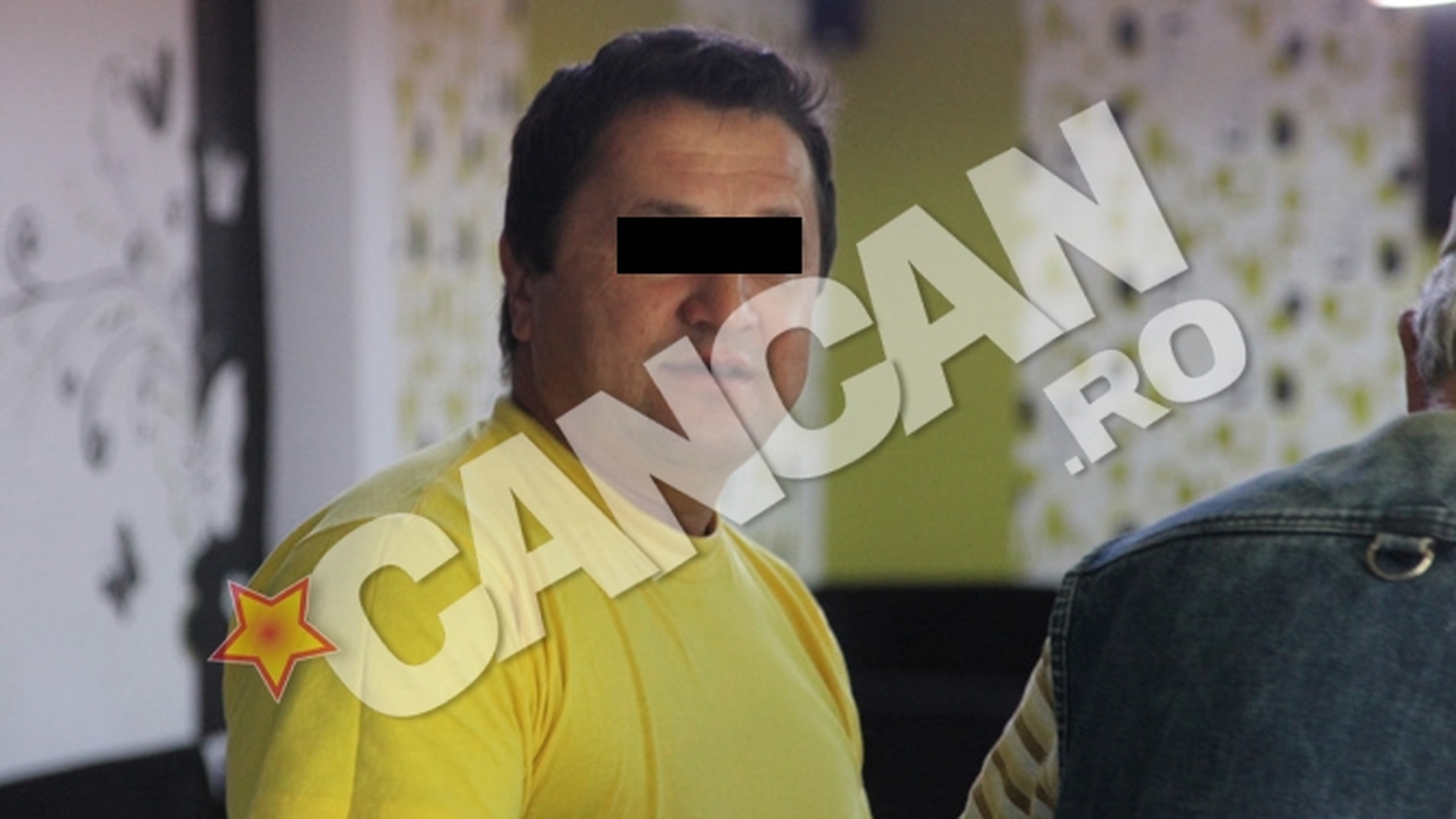 Concurenta-hoata de la X-Factor era chelnerita la un bar din Sibiu si visa sa ajunga mare vedeta! Dupa difuzarea imaginilor, a intrat in concediu fara plata si si-a inchis telefonul de rusine!