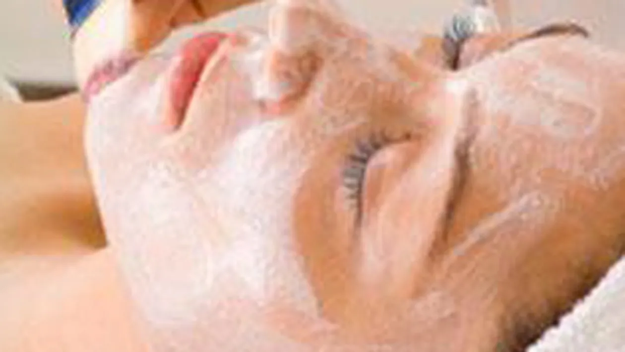 Iata cum scapi de leziunile fetei, gatului si decolteului