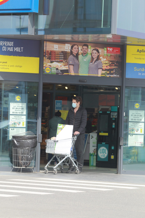 Florin Piersic junior a ieșit din supermarket, regulamentar, cu masca pe față