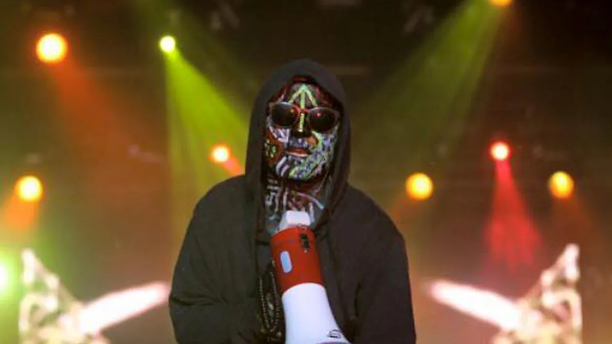 O fetiţă a urcat pe scenă în timpul unui concert Carla's Dreams. Ce s-a întâmplat a emoţionat pe toată lumea