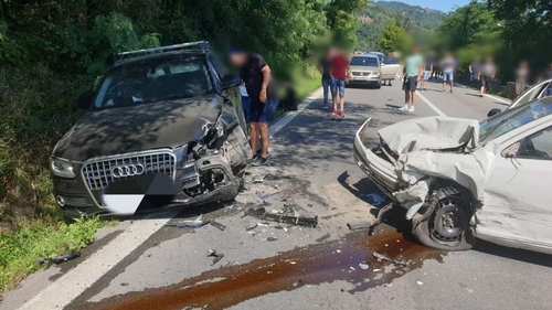 Accident grav pe Valea Oltului. Cinci persoane rănite, printre care și o femeie gravidă în 7 luni
