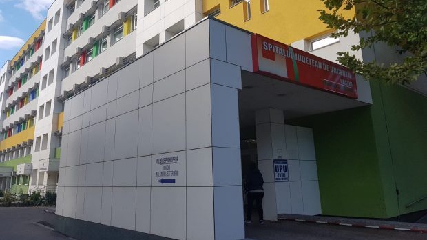 O asistentă de la Spitalul Vaslui, bătută de soțul psiholog, se zbate între viață și moarte