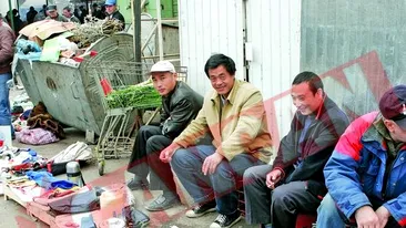 Chinezii au ajuns sa-si vanda hainele de pe ei