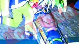 Li s-a infipt masina in acoperis