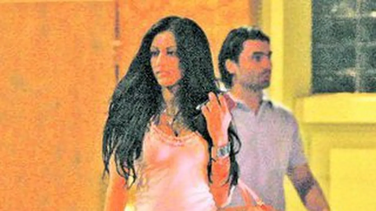 Beatrice Tican si-a injectat buzele inainte de a merge cu Pepe in Spania