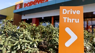 Popeyes România deschide primul restaurant de tip Drive-Thru din țară