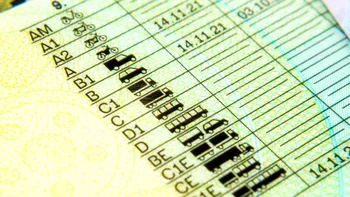 Șoferii care își vor reînnoi permisul la fiecare 3 ani. Atenție, români din Marea Britanie!