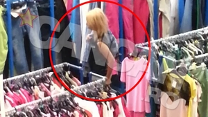 Ce fite, ce firme? Daniela Gyorfi cumpara la greu haine de la second- hand