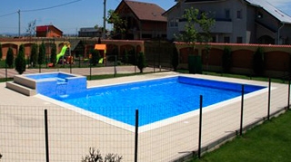 Un copil de 13 ani a murit inecat in piscina unui club din Ploiesti