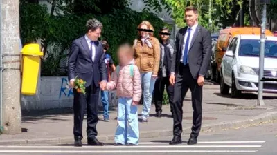 Ce s-a întâmplat după ce Nicușor Dan a fost fotografiat ducându-și fiica la școală:  'A fost destul de tristă, dar...'
