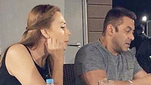 IULIA VÂNTUR şi SALMAN KHAN, din ce în ce mai apropiaţi. Cei doi îndrăgostiţi au apărut împreună acolo unde lumea se aştepta mai puţin 