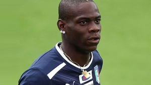 Fratele lui Mario Balotelli a fost arestat! Enoch s-a batut intr-o discoteca din Italia